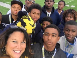 Group of students posing for a photo with a lady