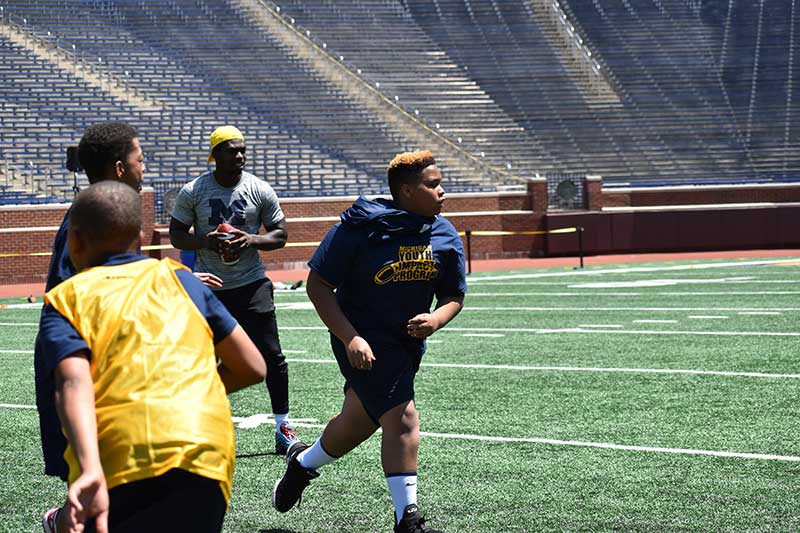 team playing in the ground